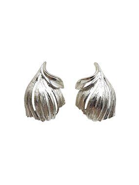 Vintage Lisner Silver-Tone Textured Clip-On Leaf Earrings Retro Jewelry 1 Inche
